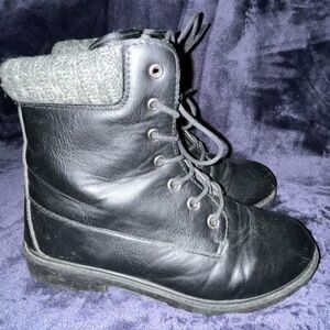 Caitie Boots Women’s Size 8 Black Vegan‎ Leather Rubber Sole Lace Up Boots